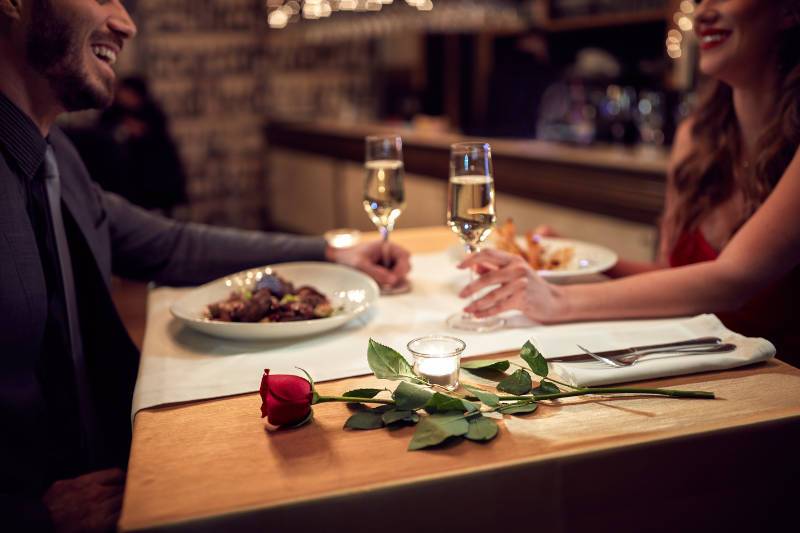 Dárek k Valentýnu pro muže ve formě romantické večeře